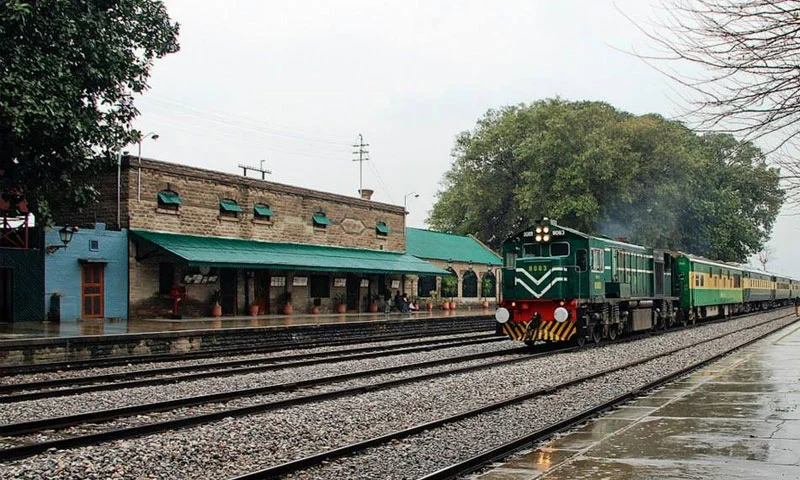 Pakistan Railways has set an October 30 deadline for the ML-1 review phase, with weekly monitoring and fresh market consultation for the Karachi-Rohri upgrade.